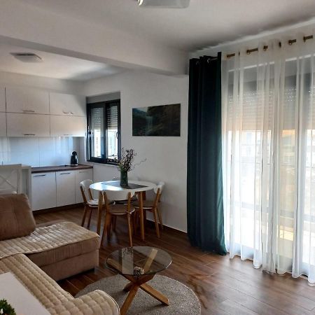 Iraida-4 Apartment Dobra Voda Bagian luar foto