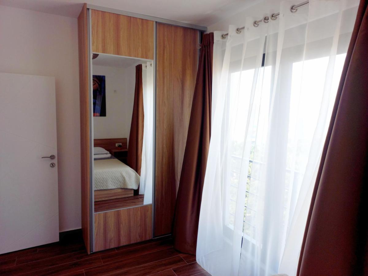 Iraida-4 Apartment Dobra Voda Bagian luar foto
