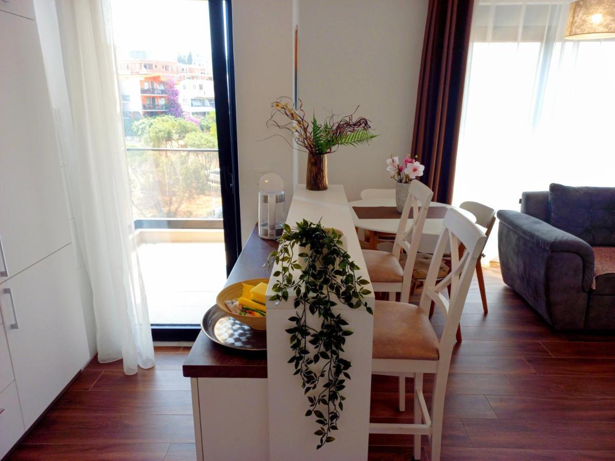 Iraida-4 Apartment Dobra Voda Bagian luar foto